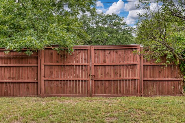 1202 NW 4th Avenue, Mineral Wells, TX 76067