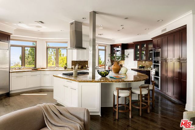 9196 Thrasher Avenue, Los Angeles, CA 90069