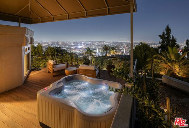 9196 Thrasher Avenue, Los Angeles, CA 90069