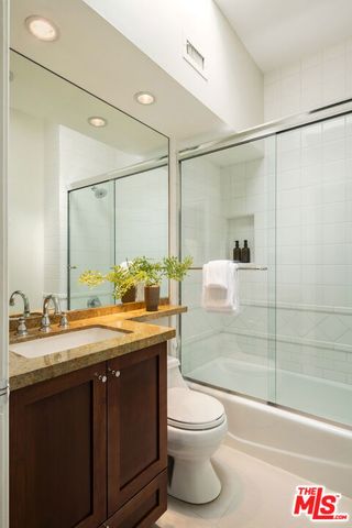 9196 Thrasher Avenue, Los Angeles, CA 90069