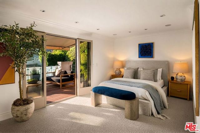 9196 Thrasher Avenue, Los Angeles, CA 90069