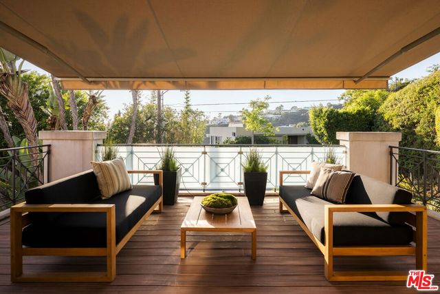 9196 Thrasher Avenue, Los Angeles, CA 90069