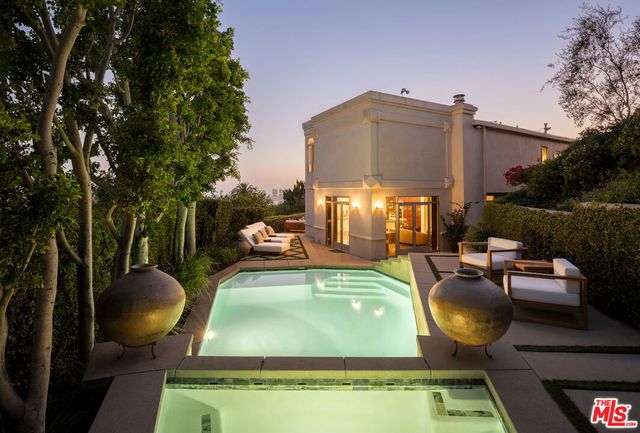 9196 Thrasher Avenue, Los Angeles, CA 90069