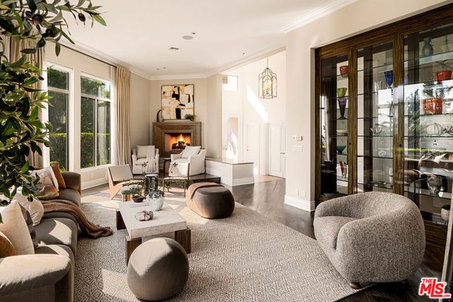 9196 Thrasher Avenue, Los Angeles, CA 90069