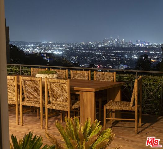 9196 Thrasher Avenue, Los Angeles, CA 90069