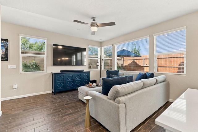 1123 Royalty Way W, Madera, CA 93636