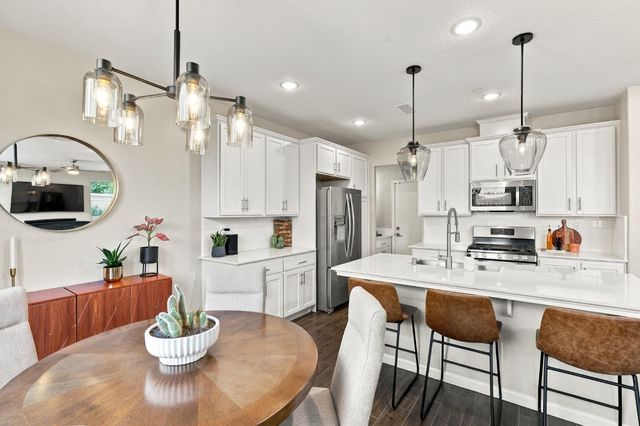 1123 Royalty Way W, Madera, CA 93636