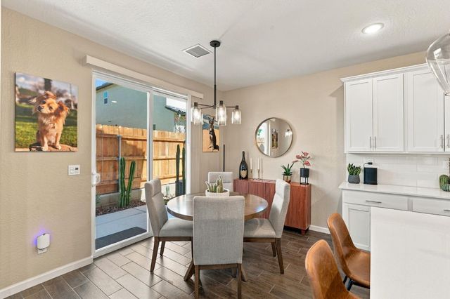 1123 Royalty Way W, Madera, CA 93636