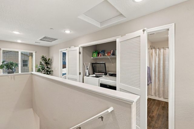 1123 Royalty Way W, Madera, CA 93636