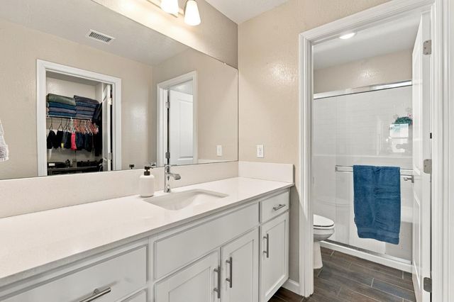 1123 Royalty Way W, Madera, CA 93636