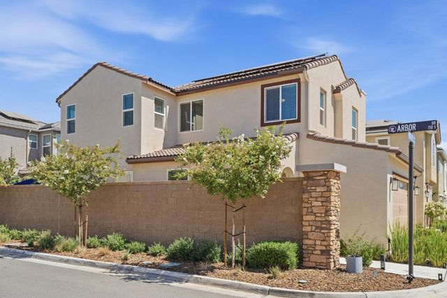 1123 Royalty Way W, Madera, CA 93636