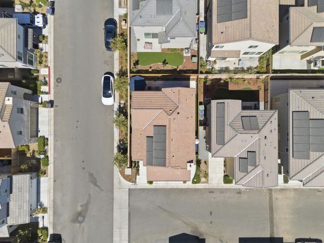 1123 Royalty Way W, Madera, CA 93636