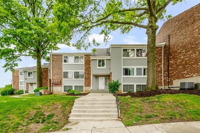 10104 W 96th Street C, Overland Park, KS 66212