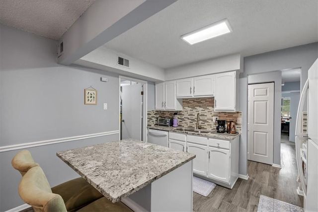 10104 W 96th Street C, Overland Park, KS 66212
