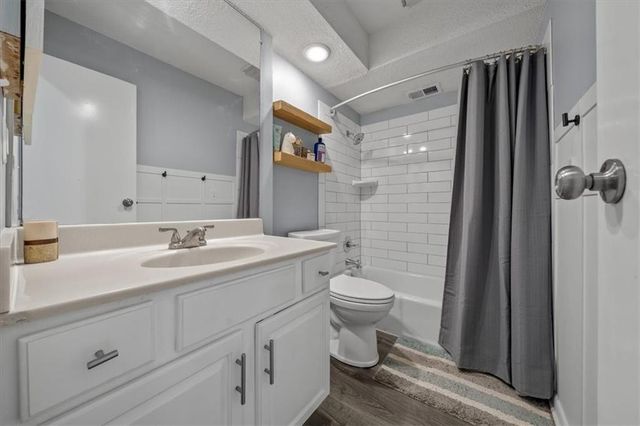 10104 W 96th Street C, Overland Park, KS 66212