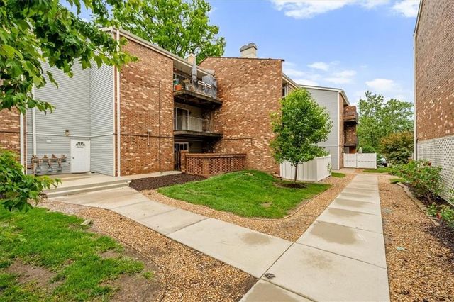 10104 W 96th Street C, Overland Park, KS 66212
