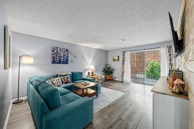 10104 W 96th Street C, Overland Park, KS 66212