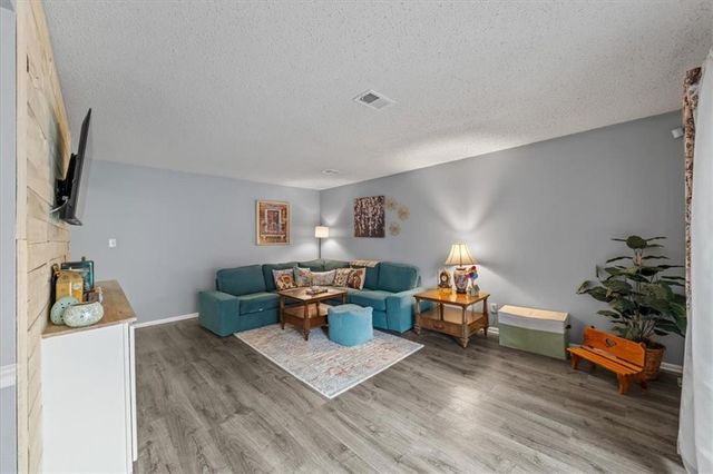 10104 W 96th Street C, Overland Park, KS 66212