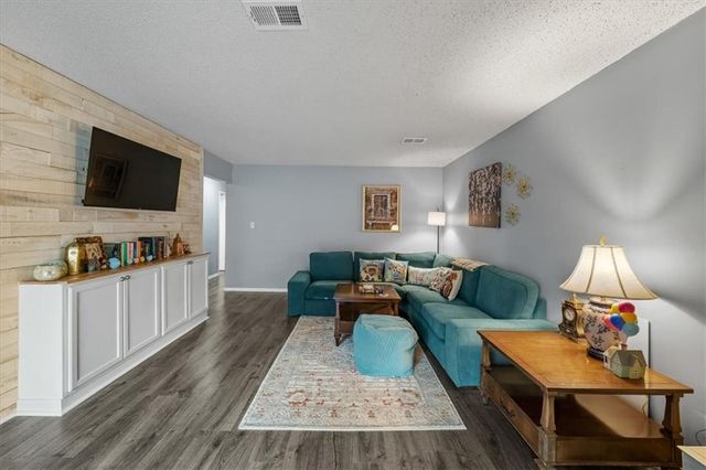 10104 W 96th Street C, Overland Park, KS 66212