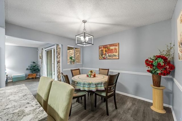 10104 W 96th Street C, Overland Park, KS 66212