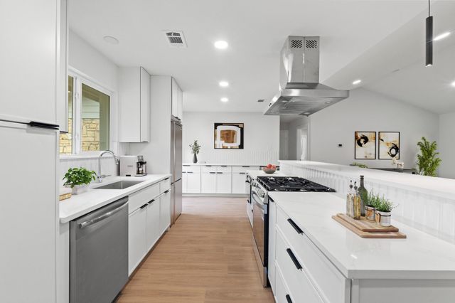 1608 Springer LN, Austin, TX 78758