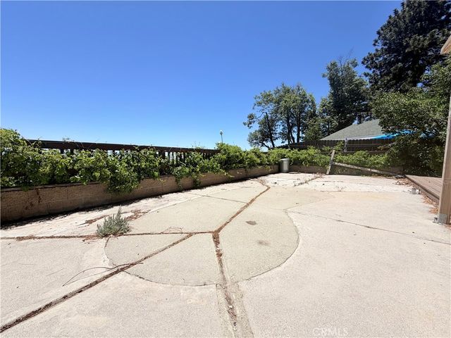 26465 Apache, Rimforest, CA 92378