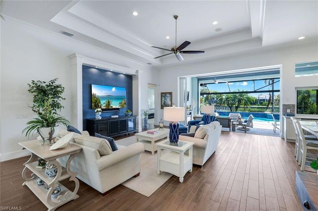 6460 Pembroke WAY, Naples, FL 34113