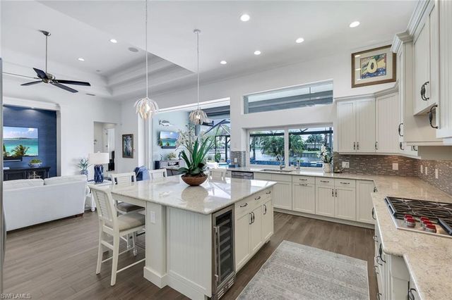 6460 Pembroke WAY, Naples, FL 34113