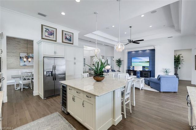 6460 Pembroke WAY, Naples, FL 34113