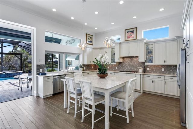6460 Pembroke WAY, Naples, FL 34113