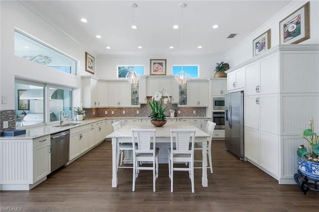6460 Pembroke WAY, Naples, FL 34113