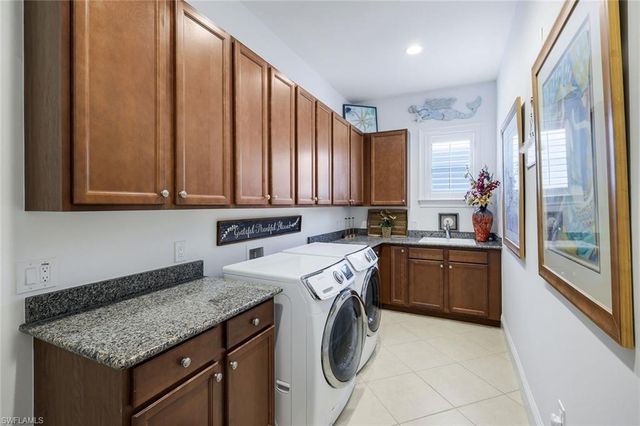 6460 Pembroke WAY, Naples, FL 34113