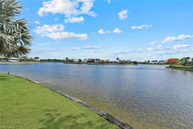 6460 Pembroke WAY, Naples, FL 34113