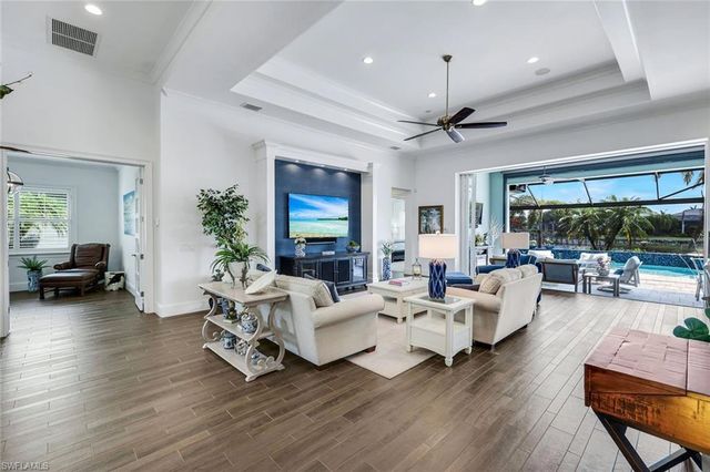 6460 Pembroke WAY, Naples, FL 34113