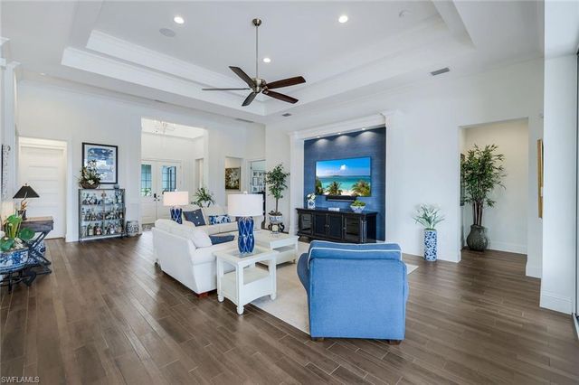 6460 Pembroke WAY, Naples, FL 34113