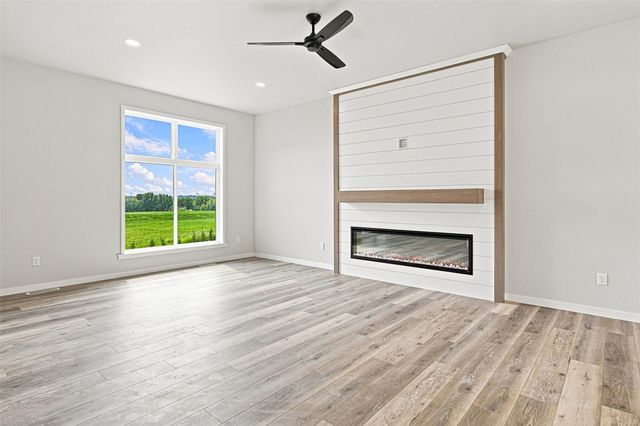 3040 Ridgeview Circle, Coralville, IA 52241