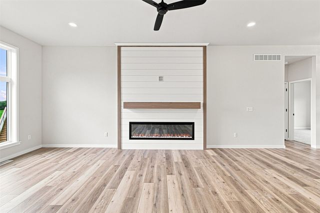 3040 Ridgeview Circle, Coralville, IA 52241