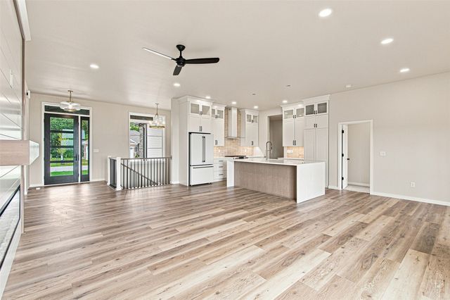 3040 Ridgeview Circle, Coralville, IA 52241