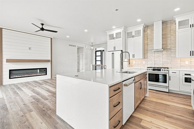 3040 Ridgeview Circle, Coralville, IA 52241