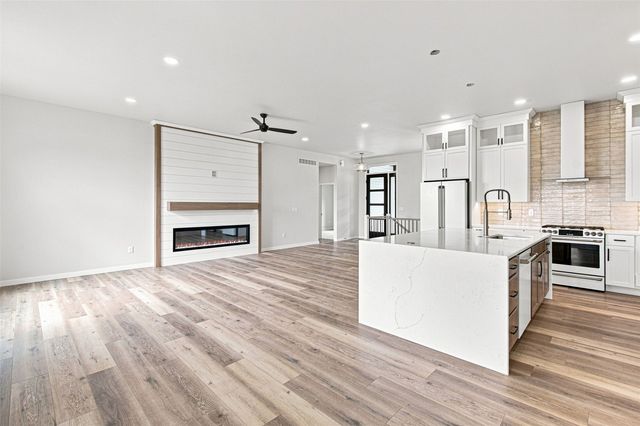 3040 Ridgeview Circle, Coralville, IA 52241