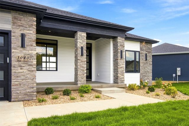 3040 Ridgeview Circle, Coralville, IA 52241