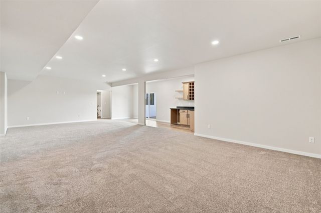 3040 Ridgeview Circle, Coralville, IA 52241