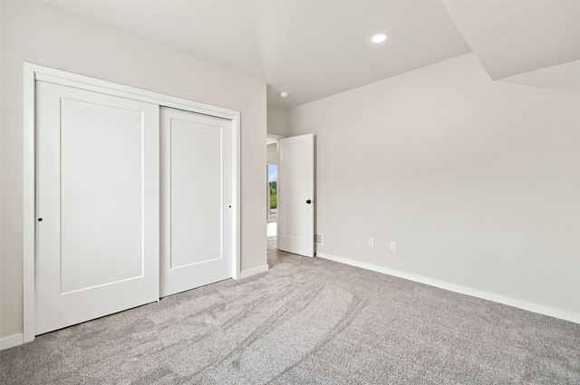 3040 Ridgeview Circle, Coralville, IA 52241
