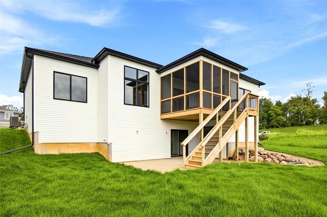3040 Ridgeview Circle, Coralville, IA 52241