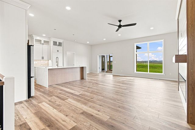 3040 Ridgeview Circle, Coralville, IA 52241