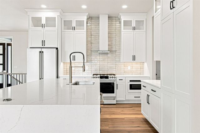 3040 Ridgeview Circle, Coralville, IA 52241