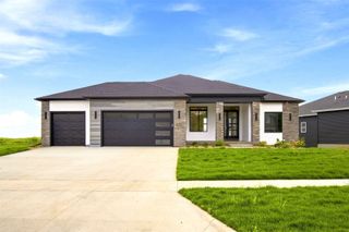 3040 Ridgeview Circle, Coralville, IA 52241