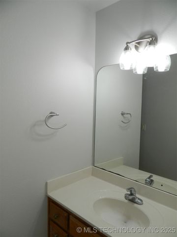 1113 W South Street, Collinsville, OK 74021