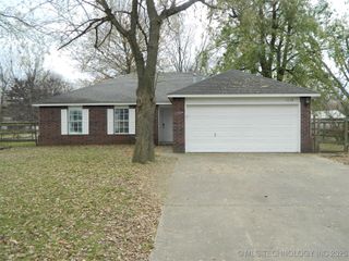 1113 W South Street, Collinsville, OK 74021