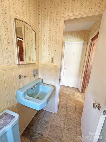 1101 Anthony Avenue NE, Valdese, NC 28690